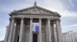 Las 'Vidas Minúsculas' entran en el Panteón de París