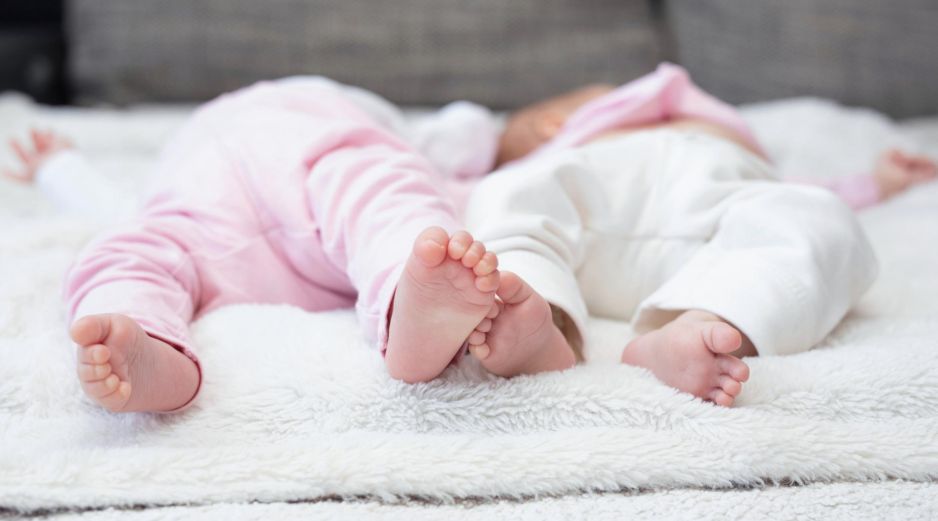 Tras lo ocurrido, el IMSS informa que revisará todos los procedimientos de identificación durante la atención obstétrica y neonatal, a la vez que refrendó su compromiso para colaborar con las autoridades y esclarecer lo ocurrido para deslindar responsabilidades. ESPECIAL / CANVA