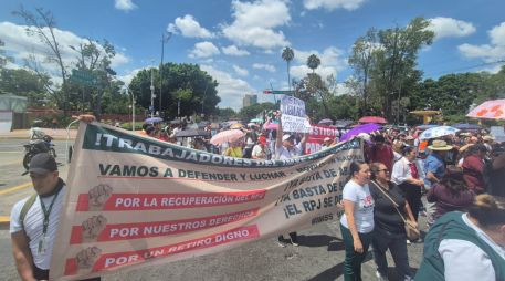 Alrededor de 200 inconformes participaron en la movilización en Federalismo y Juárez. EL INFORMADOR/O. González