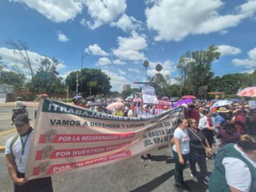 Alrededor de 200 inconformes participaron en la movilización en Federalismo y Juárez. EL INFORMADOR/O. González