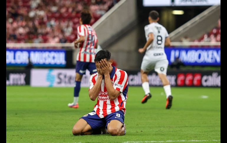 Los errores individuales, la falta de contundencia y la desesperación acabaron por lastrar a Chivas este sábado. EL INFORMADOR/A. Navarro