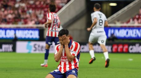 Los errores individuales, la falta de contundencia y la desesperación acabaron por lastrar a Chivas este sábado. EL INFORMADOR/A. Navarro