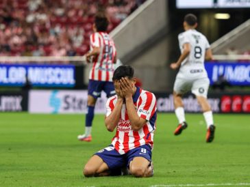 Los errores individuales, la falta de contundencia y la desesperación acabaron por lastrar a Chivas este sábado. EL INFORMADOR/A. Navarro