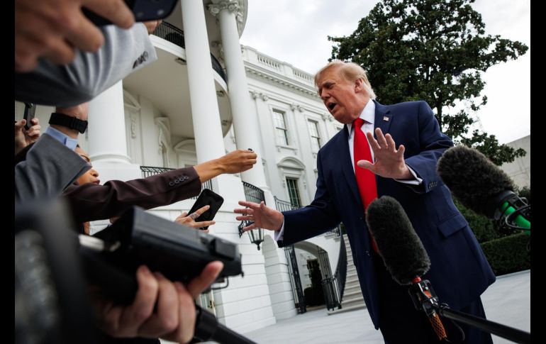 Donald Trump mantiene su disputa contra varios medios de comunicación clave. EFE/S. Corum