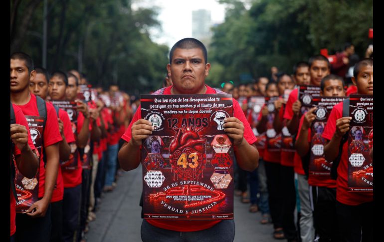 El contingente avanzó por la avenida Paseo de la Reforma con dirección al Zócalo. EFE/S. Gutiérrez