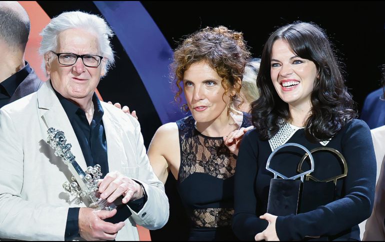 Actores de la máxima ganadora del festival: “Tender Loving Care”. EFE