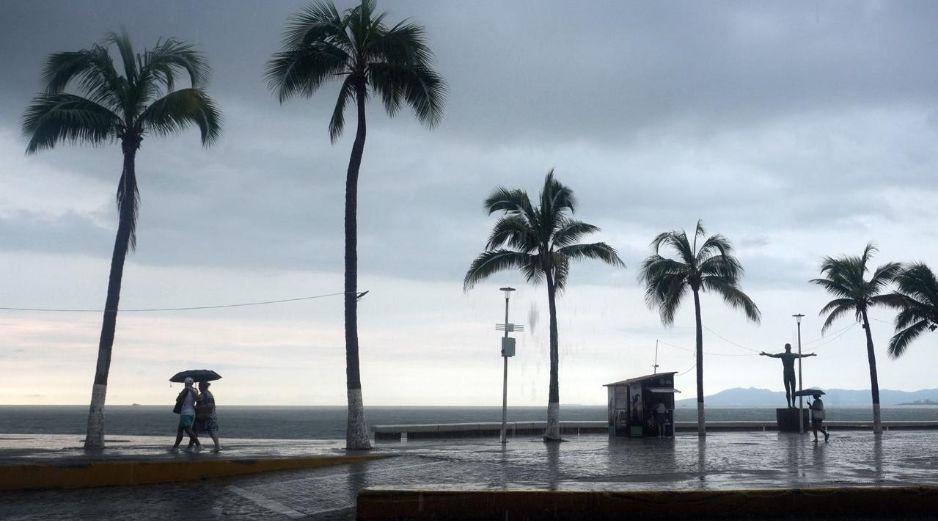 El sistema registraba vientos máximos sostenidos de 55 kilómetros por hora, rachas de 75 kilómetros por hora y se desplazaba hacia el oeste-noroeste a 17 kilómetros por hora. EFE/A. Montero