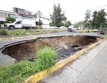 El socavón aparecido en Enrique Díaz de León llevaría mínimo dos meses de obra. X / VECINOS JDS DEL COUNTRY 2da SECC
