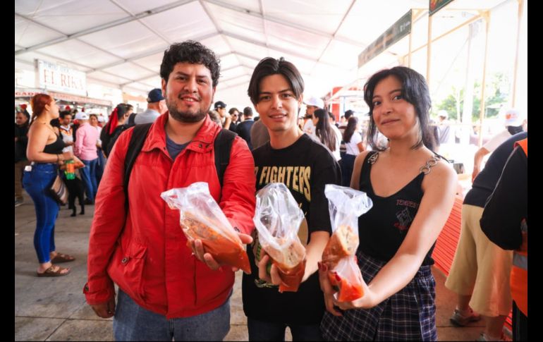 Durante la ceremonia también se entregaron reconocimientos a los 30 establecimientos participantes en la celebración. EL INFORMADOR/J. Acosta