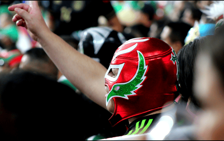 El medio luchístico mexicano se divide principalmente entre luchadores independientes y aquellos que forman parte de empresas como el Consejo Mundial de Lucha Libre (CMLL) o Lucha Libre AAA.  CANVA