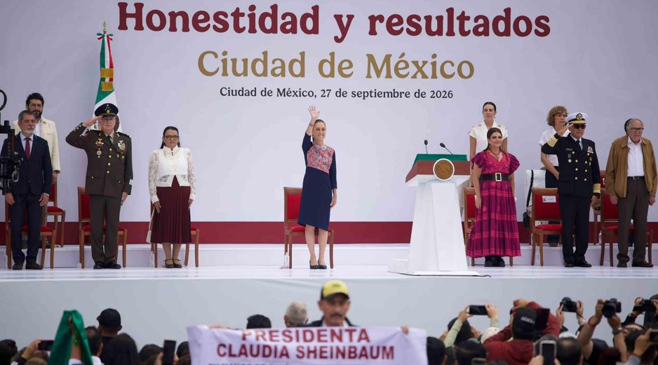 La Presidenta Claudia Sheinbaum en su rendición de cuentas, como parte de su Segundo Informe de Gobierno en el Zócalo capitalino. SUN/H. Salvador