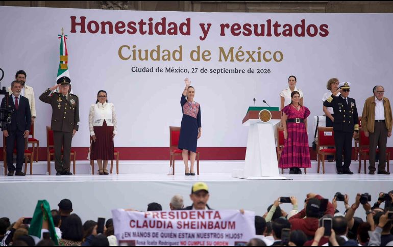 La Presidenta Claudia Sheinbaum en su rendición de cuentas, como parte de su Segundo Informe de Gobierno en el Zócalo capitalino. SUN/H. Salvador
