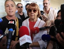 Fotografía de archivo de Gisèle Pelicot, icono internacional de la lucha contra la violencia sexual, y su hija Caroline Darian. EFE/ Guillaume Horcajuelo