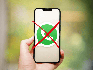 WhatsApp advierte que la compatibilidad depende de la versión del sistema operativo instalada. ESPECIAL / CANVA