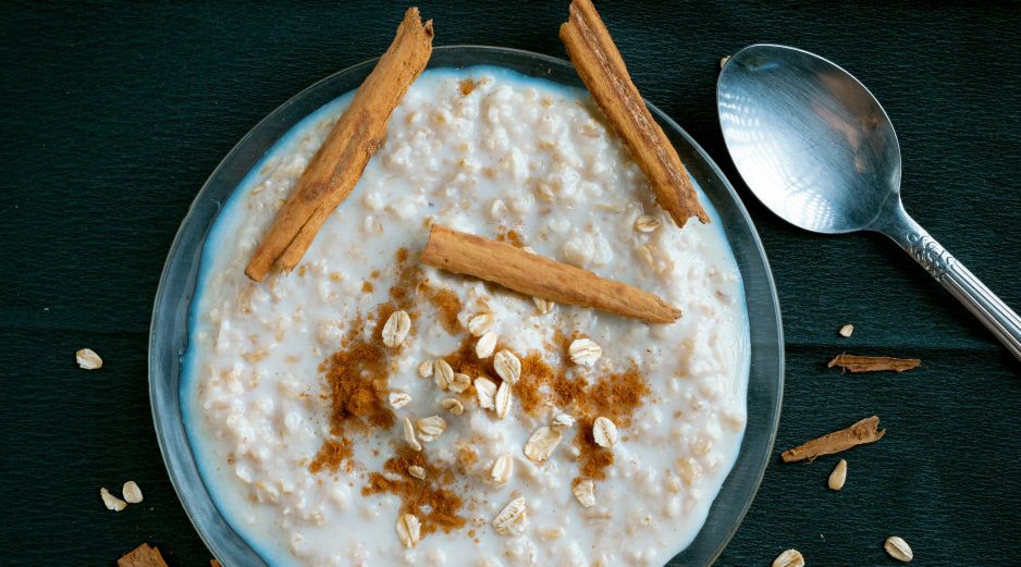 Descubre los secretos culinarios para elaborar arroz con leche tradicional con textura cremosa. UNSPLASH / W. Carranza