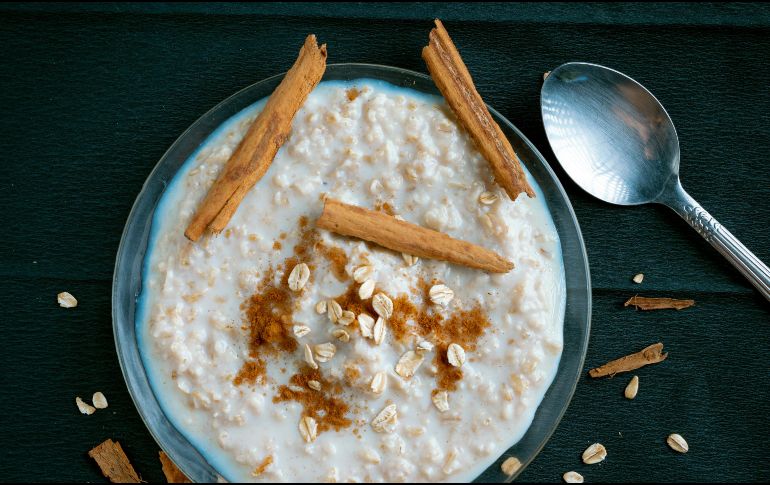 Descubre los secretos culinarios para elaborar arroz con leche tradicional con textura cremosa. UNSPLASH / W. Carranza