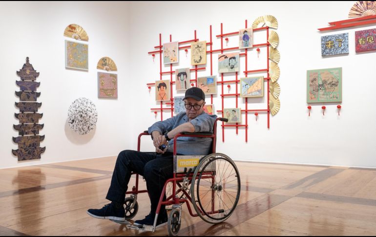 El título de la exhibición juega con la ironía de requerir autorización para un autorretrato, haciendo alusión tanto a la censura estatal en su país natal. EFE / M. Sierra