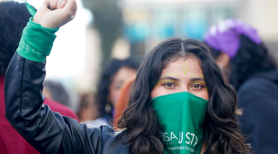 Las manifestantes expresaron su preocupación con la postura del Gobierno de De Espriella, quien manifestó en varias oportunidades su rechazo al aborto. EFE / A. LANCHEROS