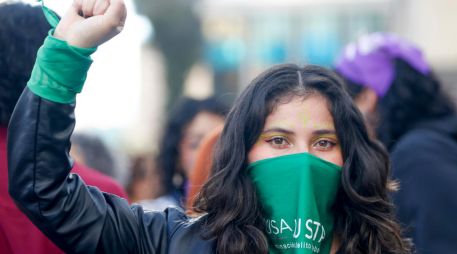 Las manifestantes expresaron su preocupación con la postura del Gobierno de De Espriella, quien manifestó en varias oportunidades su rechazo al aborto. EFE / A. LANCHEROS