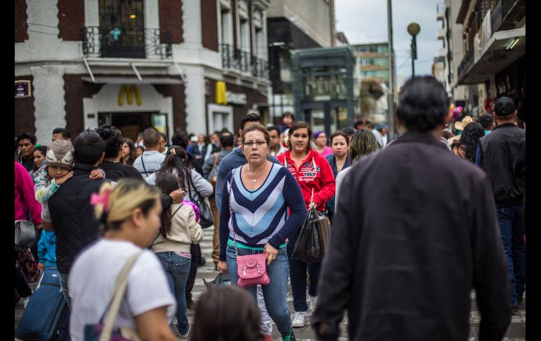 La sobrepoblación, el tráfico y la contaminación son solo algunos de los problemas que enfrenta la centralización de oficinas. EL INFORMADOR/ARCHIVO