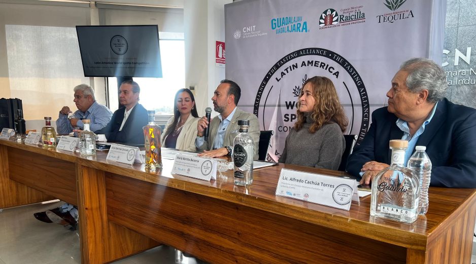 En el evento participarán más de 300 marcas de todos los tamaños, desde marcas reconocidas hasta destilerías locales emergentes, con categorías que abarcan tequila, mezcal, raicilla, sotol, bacanora y más. CORTESÍA