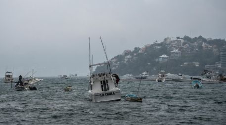 Una imponente tromba marina se formó en las costas de Guaymas, Sonora, debido a los efectos del Huracán ‘Polo’. EFE/D. Guzmán