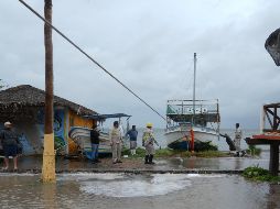 Habitantes de Baja California Sur se refugian ante la llegada del Huracán Polo, que amenaza con provocar lluvias torrenciales, inundaciones y deslaves en esa entidad y Sonora. AP/E. Verdugo