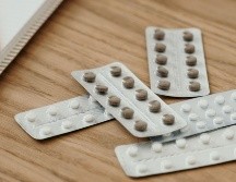 Revisa siempre el código alfanumérico impreso en la caja de tus medicinas para evitar el consumo de los productos piratas o alterados. Pexels / T. Miroshnichenko