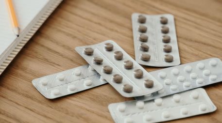 Revisa siempre el código alfanumérico impreso en la caja de tus medicinas para evitar el consumo de los productos piratas o alterados. Pexels / T. Miroshnichenko