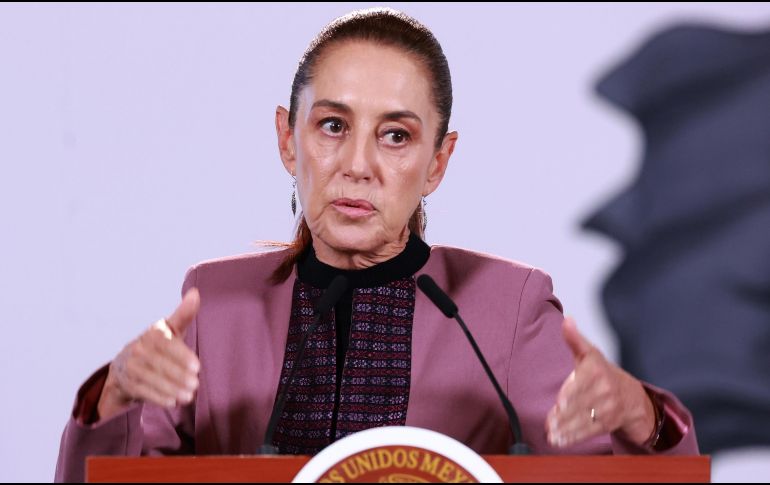La Presidenta aseguró que ninguna línea de investigación está descartada en el caso Ayotzinapa, incluso aquellas que pudieran alcanzar a exfuncionarios. EFE / M. Guzmán