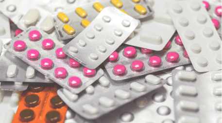 Para la compra de medicamentos oncológicos, el Gobierno federal adquirió 21 millones de piezas de 221 claves, con una inversión de 74 mil millones de pesos. ESPECIAL/Canva