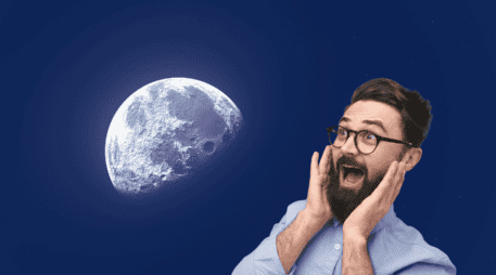 Cuando el satélite alcanza su punto más cercano a nuestro planeta, su tamaño aparente puede aumentar hasta un 14 por ciento, regalando postales nocturnas imponentes. ESPECIAL / CANVA