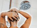 La ducha caliente representa una herramienta eficaz para alcanzar el confort térmico necesario. ESPECIAL/Canva