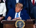 La nueva orden de Trump obliga a los departamentos y agencias federales a utilizar "superinteligencia" y las siglas "SI" en su correspondencia, comunicaciones públicas y documentos. EFE/J. Lo Scalzo