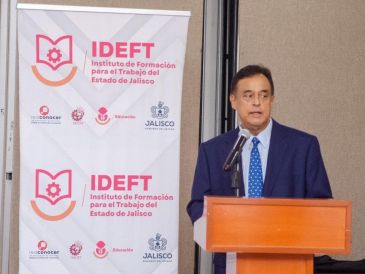 El titular de la dependencia, Salvador Cosío Gaona, enfatizó la importancia de integrar conocimientos tecnológicos en la fuerza laboral actual. IDEFT