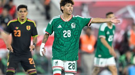 Hugo Camberos, Santiago Sandoval y Roberto Alvarado entraron juntos al partido para buscar más opciones para el ataque mexicano. IMAGO7