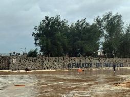 En algunas unidades del IMSS se registraron evacuaciones preventivas y encharcamientos sin que esto afecte su funcionamiento. EFE/M. Fong