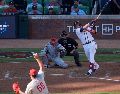 Austin Riley pegó jonrón productor de tres carreras en la octava entrada para darle la victoria a los Bravos de Atlanta. AP/M. Stewart