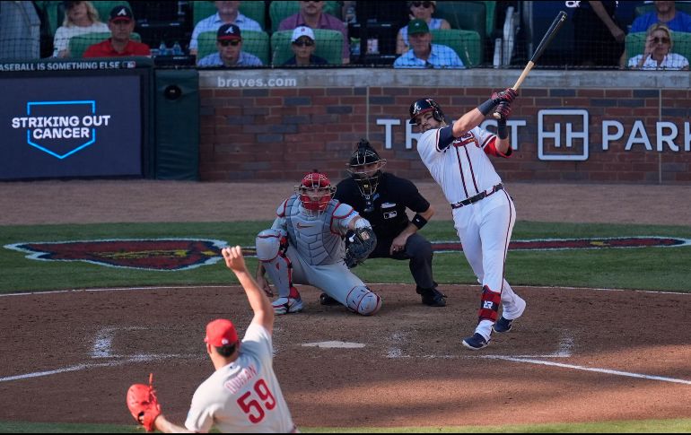 Austin Riley pegó jonrón productor de tres carreras en la octava entrada para darle la victoria a los Bravos de Atlanta. AP/M. Stewart