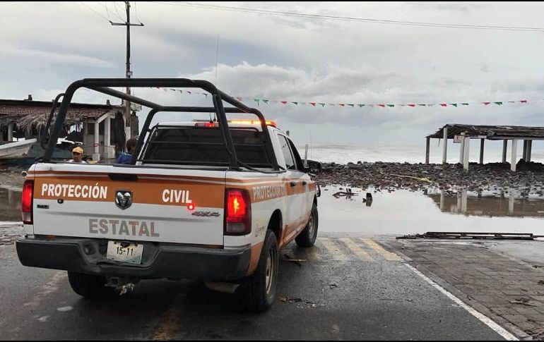 Este fenómeno meteorológico, clasificado como categoría 1 en la escala Saffir-Simpson, mantiene su desplazamiento constante hacia el noroeste del país. ESPECIAL/Protección Civil Colima