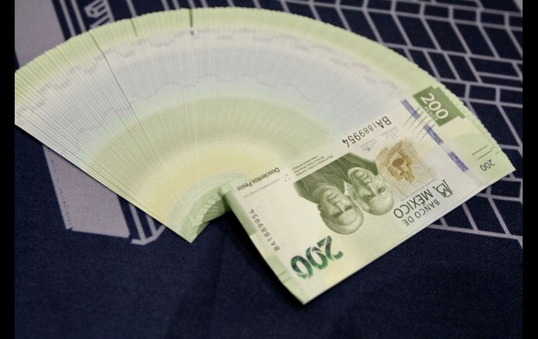 Pese al reciente salto del dólar por encima de 18 pesos, bancos mantienen una previsión de apreciación del peso mexicano. EFE/ARCHIVO