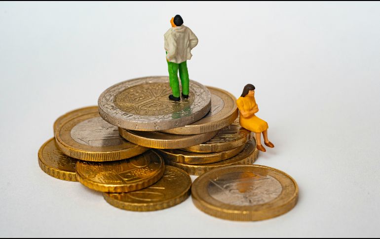 Contrario a la creencia popular, el nivel educativo o una posición de superior tampoco garantiza una reducción de la desigualdad salarial. UNSPLASH