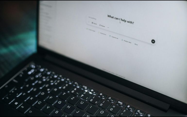 Especialistas analizan los retos y oportunidades que representa la inteligencia artificial para la educación. UNSPLASH.