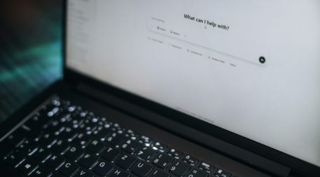 Especialistas analizan los retos y oportunidades que representa la inteligencia artificial para la educación. UNSPLASH.
