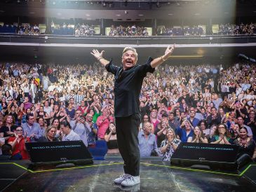 El intérprete vuelve a los escenarios con una gira que celebra su trayectoria y su música. CORTESÍA