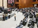 La oposición alerta sobre la posibilidad de que los criterios se utilicen para inhibir la crítica gráfica y el humor político. El dictamen pasó a la Cámara de Diputados. EL UNIVERSAL