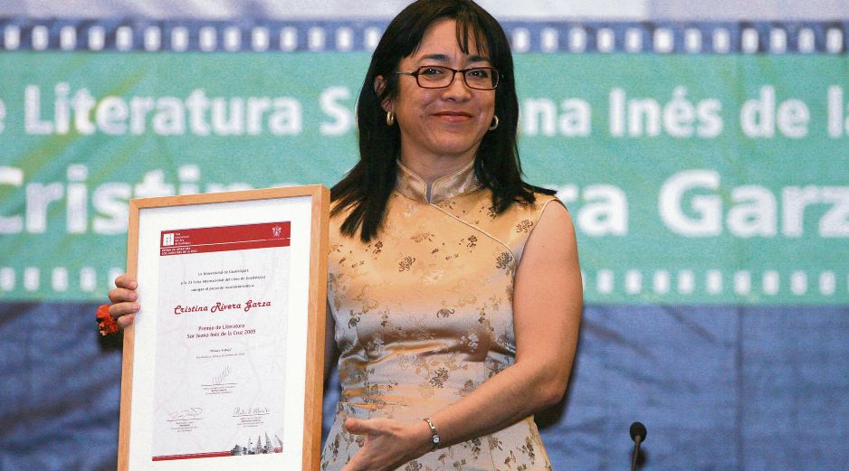 La escritora Cristina Rivera Garza recibe por segunda ocasión el Premio de Literatura Sor Juana Inés de la Cruz, el 2 de diciembre de 2009. EL INFORMADOR