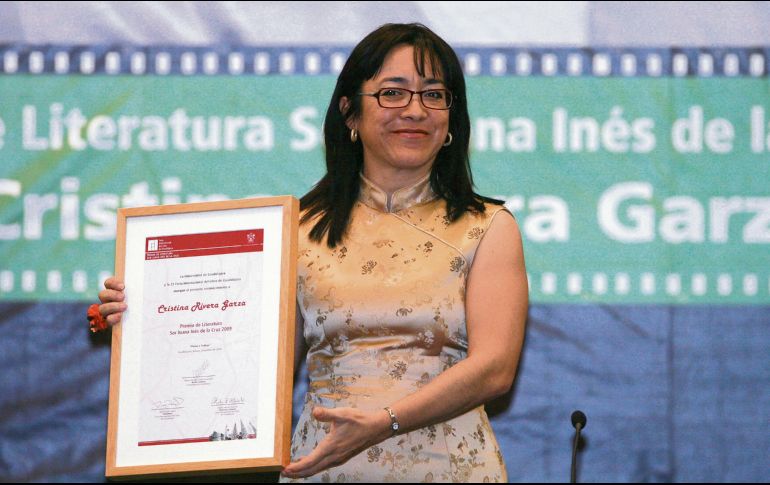 La escritora Cristina Rivera Garza recibe por segunda ocasión el Premio de Literatura Sor Juana Inés de la Cruz, el 2 de diciembre de 2009. EL INFORMADOR