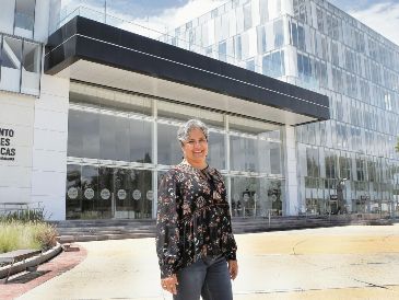 María Luisa Meléndrez, directora del Conjunto de Artes Escénicas de la Universidad de Guadalajara, durante una entrevista con motivo del primer aniversario del recinto. EL INFORMADOR/ Archivo