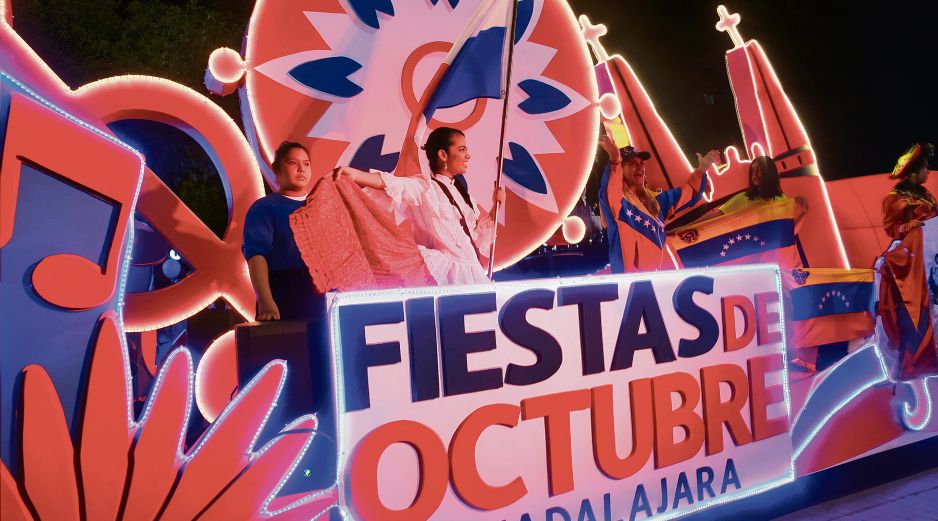 Aspectos del desfile nocturno realizado con motivo de la inauguración de las Fiestas de Octubre en Guadalajara, el 30 de septiembre de 2017. EL INFORMADOR/ Archivo